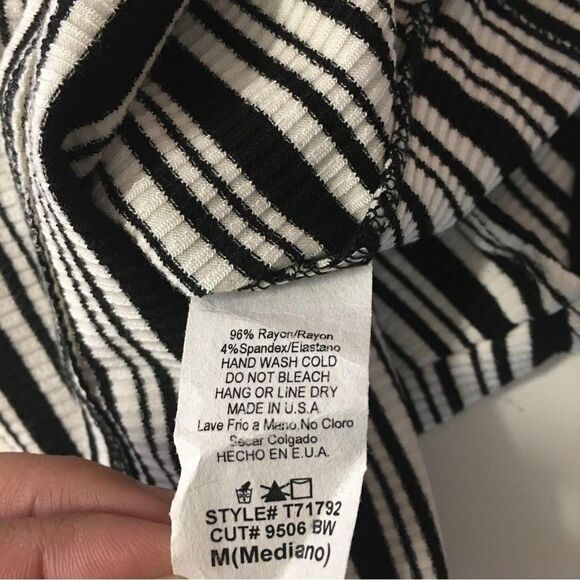 Mind Code Women's Black and White Crop-top Size M NWT - Picture 4 of 7